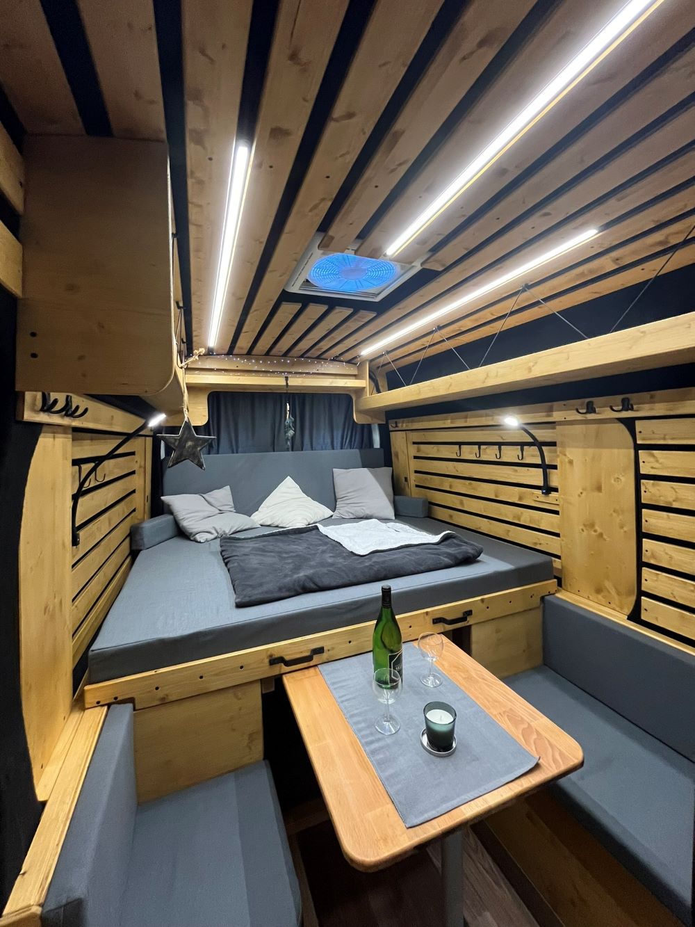 Vestavba karavanu — úložné prostory