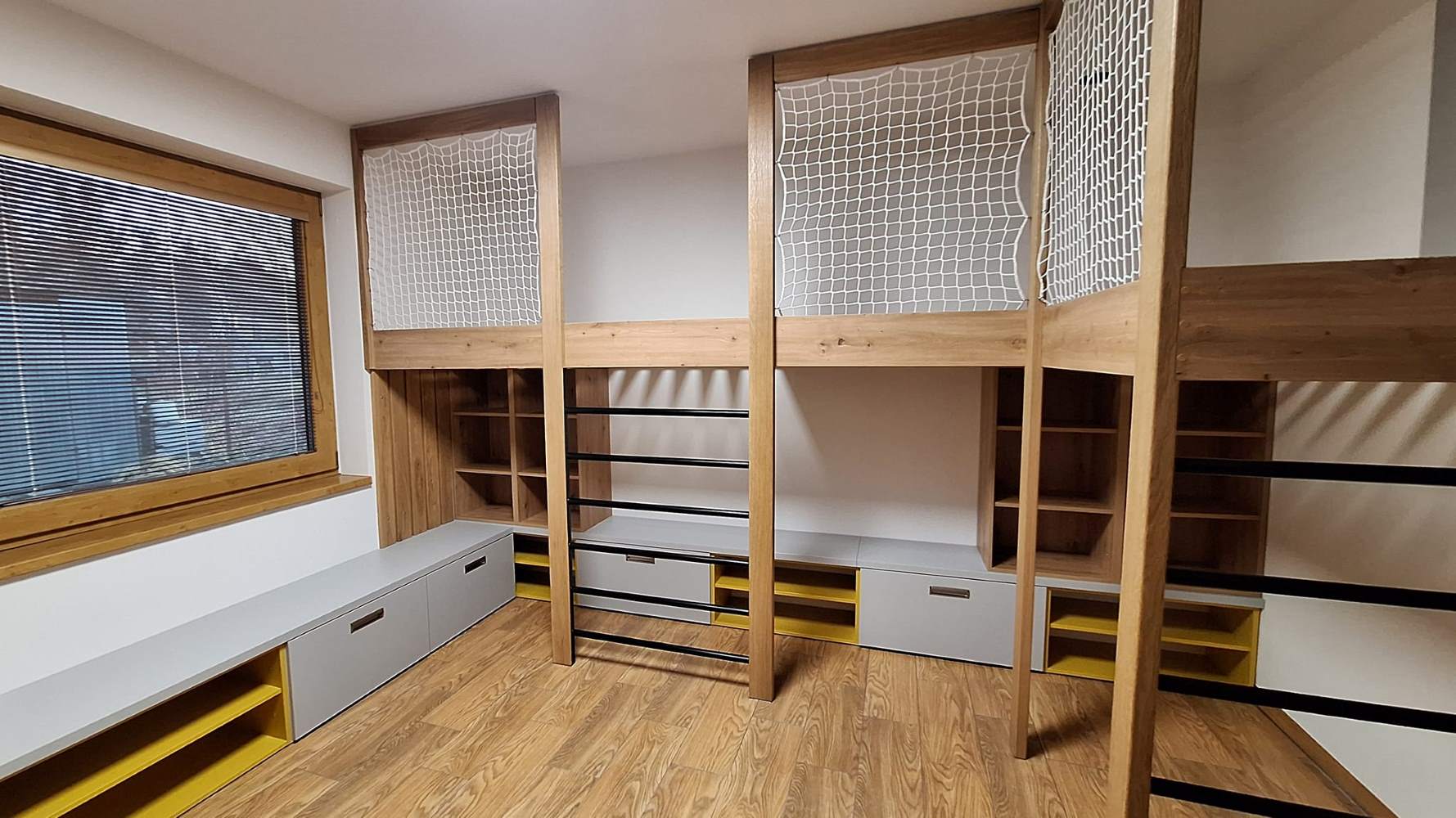 Dětská postel — celkový pohled